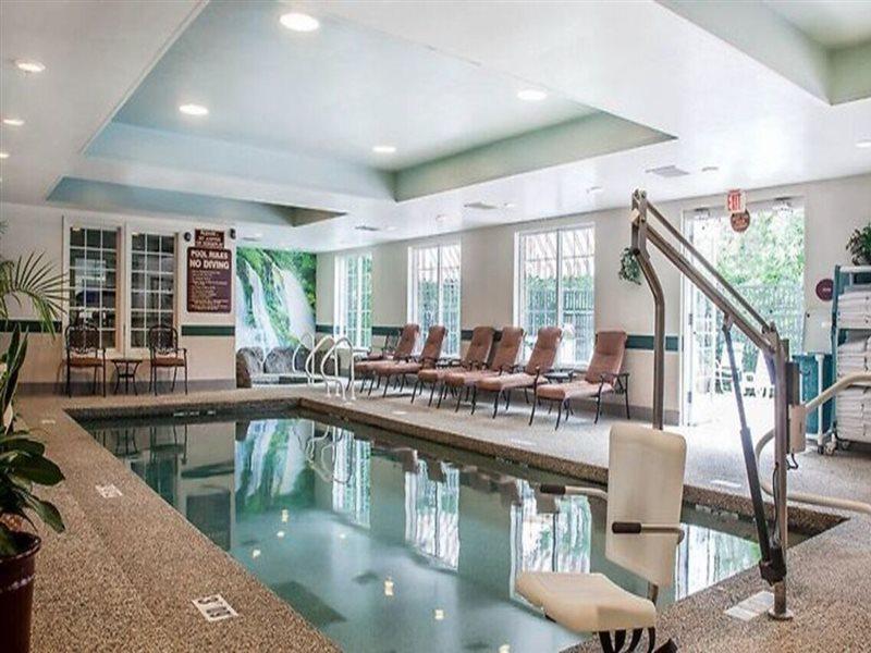Comfort Inn & Suites Sturbridge-Brimfield Екстер'єр фото