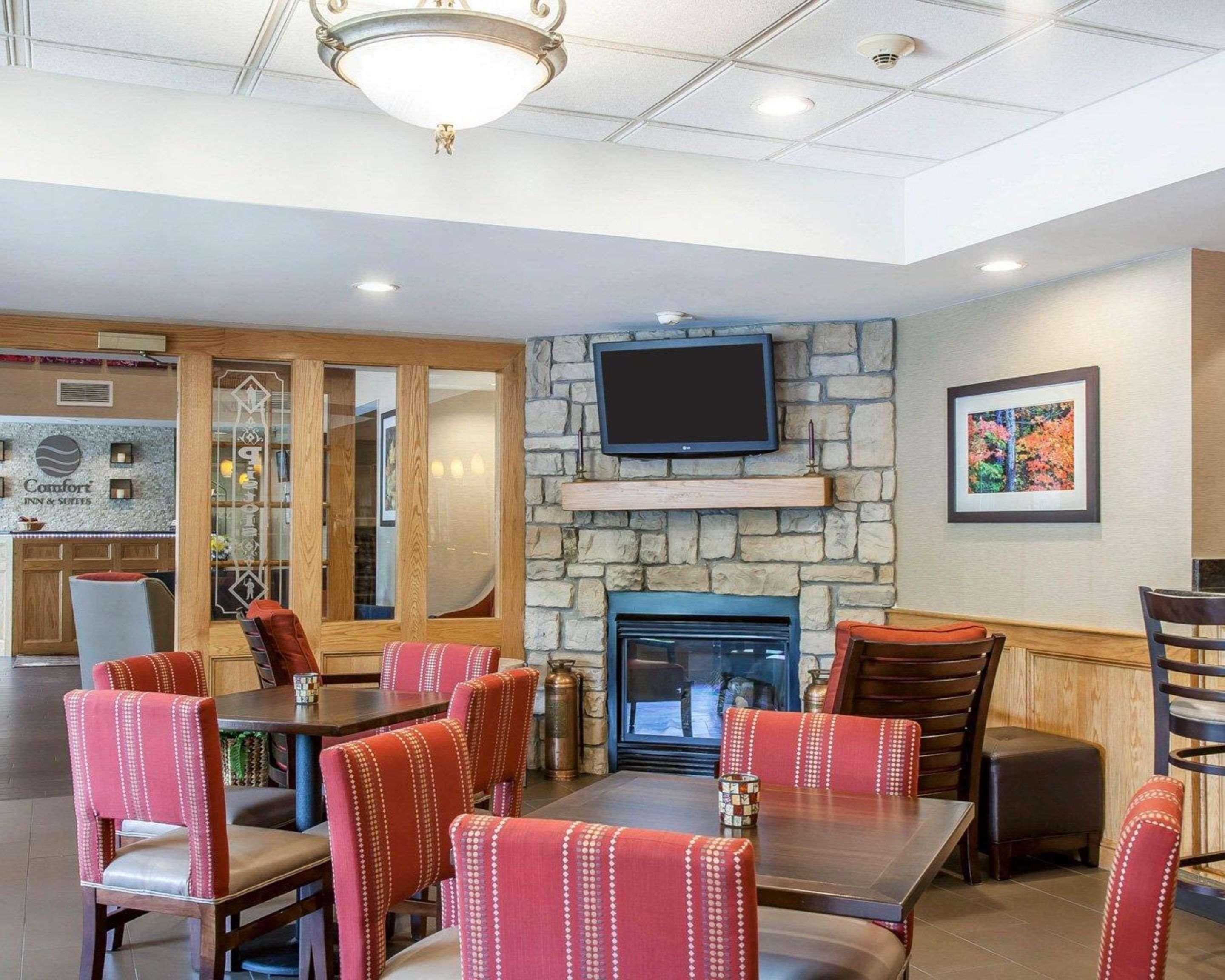 Comfort Inn & Suites Sturbridge-Brimfield Екстер'єр фото