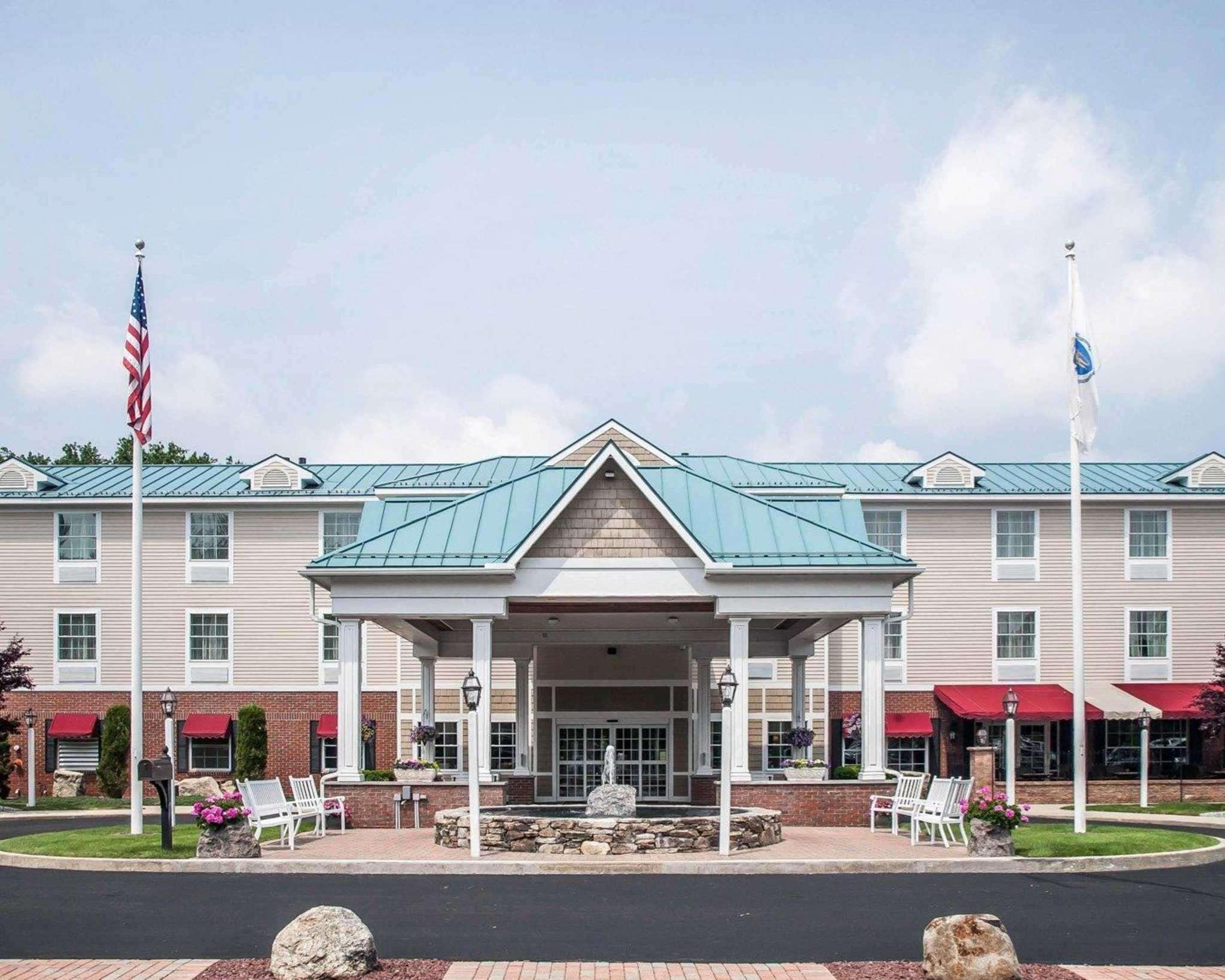 Comfort Inn & Suites Sturbridge-Brimfield Екстер'єр фото
