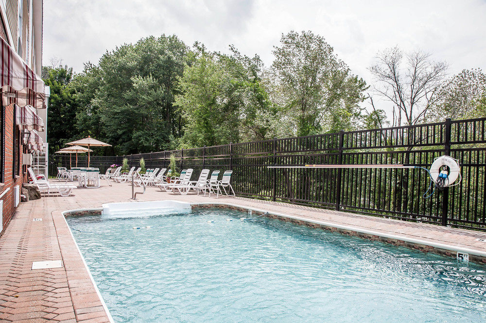 Comfort Inn & Suites Sturbridge-Brimfield Екстер'єр фото